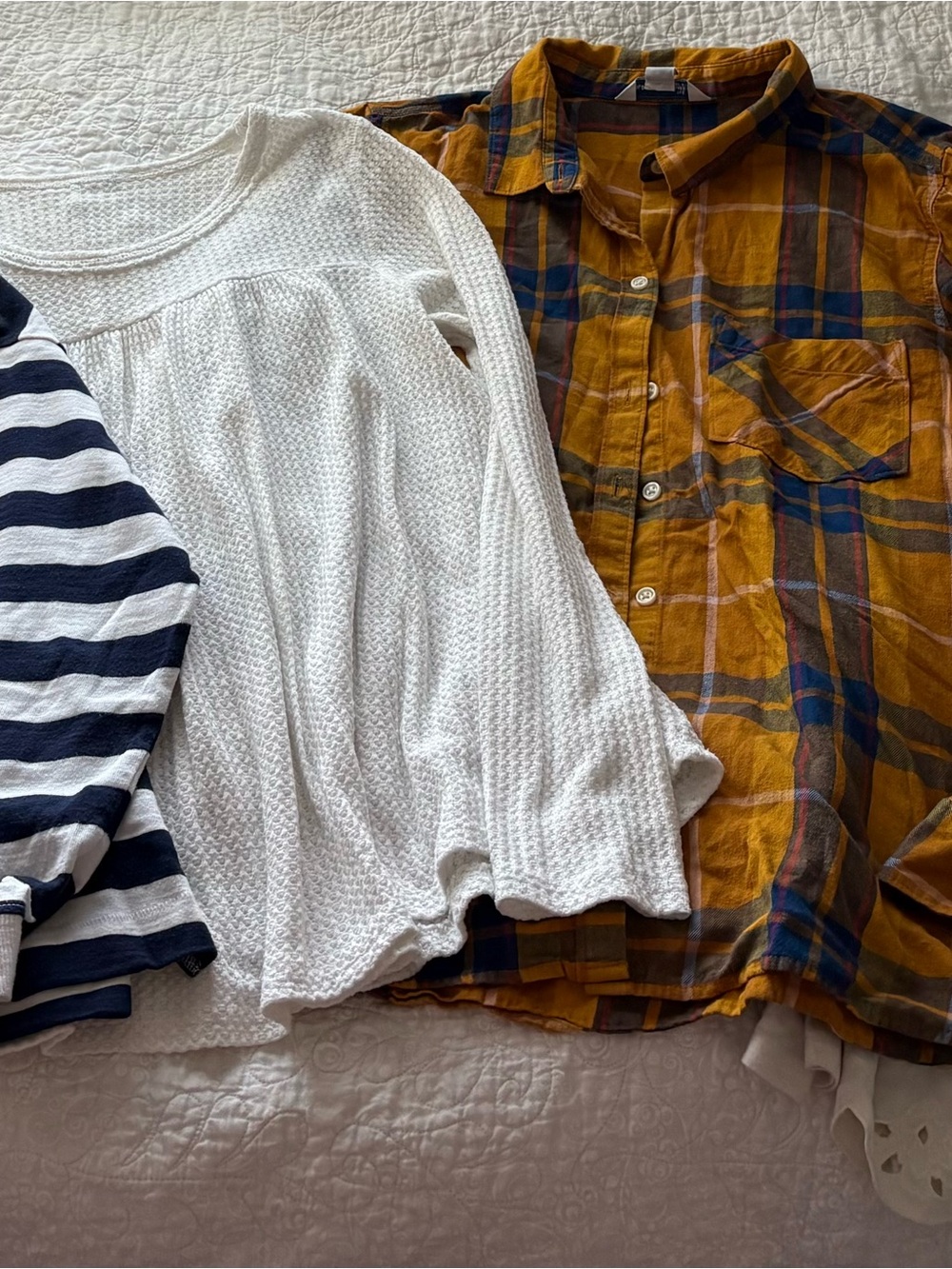 Lot of 5 Women’s long sleeved tops xl, plaid, thermal, striped, tunic bundle